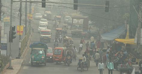 Delhi pollution: Haze lingers as air quality remains in very poor ...