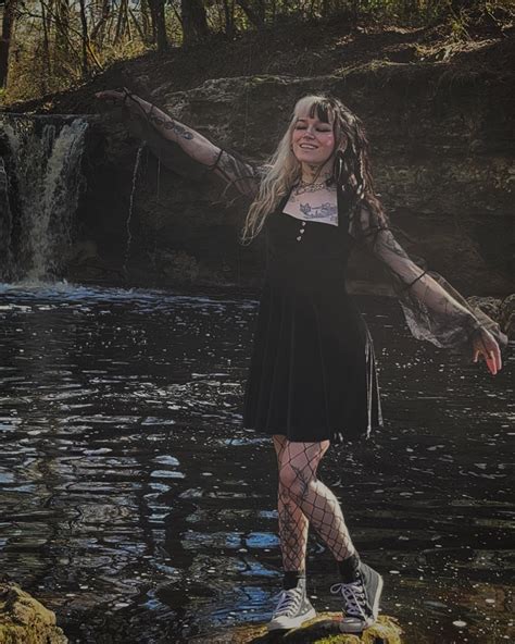 ᴅᴀᴘʜɴᴇ ☾ (@abolishegirls) • Instagram photos and videos