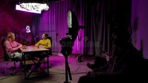 Backstage Interview Shot 的图像结果