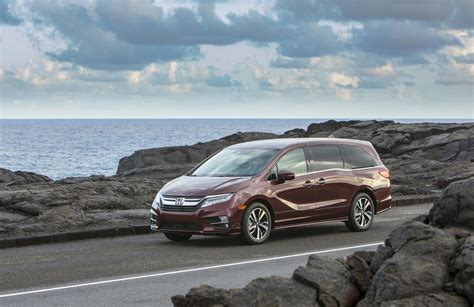 2019 Toyota Sienna vs 2019 Honda Odyssey: Minivan Comparison - SlashGear