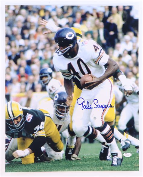 Gale Sayers Signed Bears 16x20 Photo (JSA) | Pristine Auction