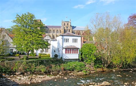 The Smallest Cities in the UK | A Homebuyer's Guide