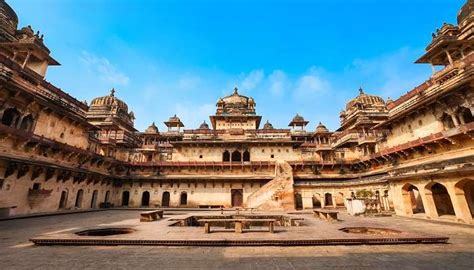 Laxmi Temple Orchha Offers A Holy Experince To Devotees