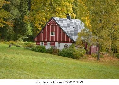 Barn Front View 的图像结果