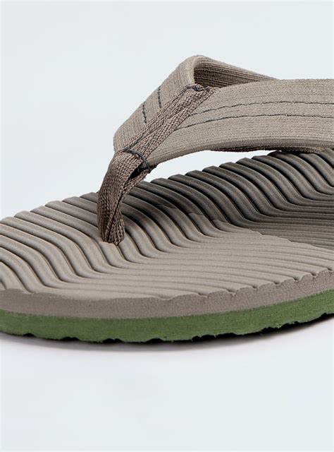 Buy Men Broad V-Strap Flip Flops Online at just Rs. 299.0 ...