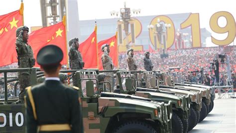 （2019）70周年国庆大阅兵视频在国外大火，国外网友纷纷评论巨龙已经苏醒，被震撼并向中国祝贺