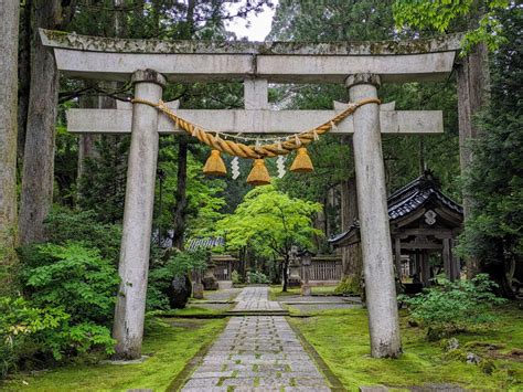 A Guide to Japanese Shrine Etiquette - Snow Monkey Resorts