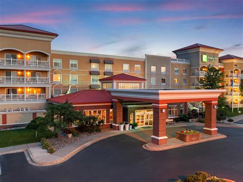 Maple Grove, MN Waterpark Hotel | Holiday Inn & Suites Maple Grove NW ...