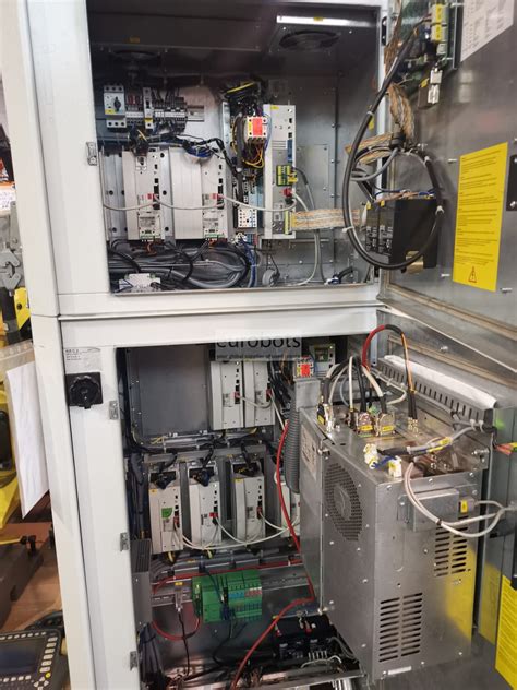 Kuka KR30 / 2 Neun-Achsen-Lichtbogenschweißroboter mit H-Kuka ...