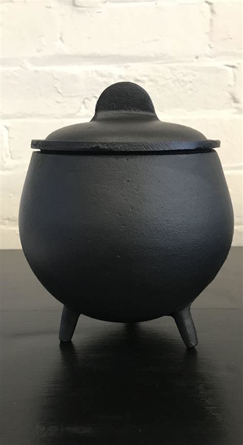 Cast Iron Cauldrons — Dusty Rose Essentials