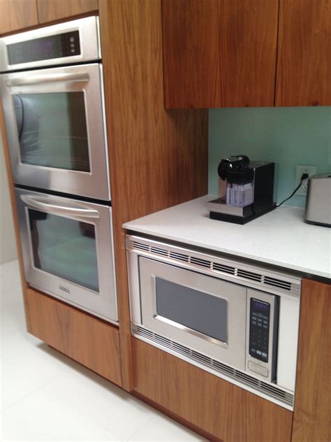 Benefits of an Under the Cabinet Microwave - Home & Garden Decor