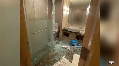 高雄五星飯店「淋浴間玻璃爆裂」！ 遊客遭碎片狂噴割腳_社會 | 壹新聞