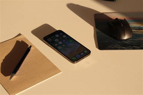 Mobile Phone On Desk 的图像结果