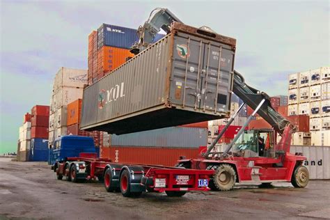 Historical container handling in the Port of Hamburg :: truckinfocus.com