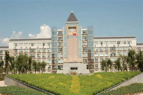 浙江省十大重点中学：镇海中学上榜，它是艾青的母校 - 高中
