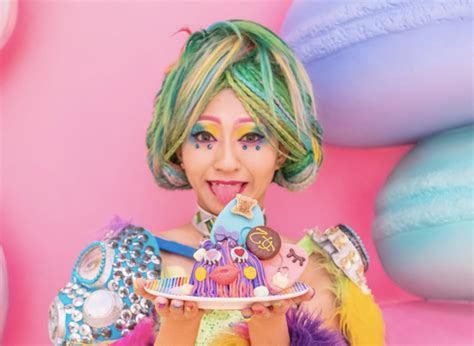 Harajukus Kawaii Monster Cafe unterstützt LGBT-Paare zum Valentinstag