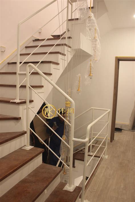 别墅现代简约室内楼梯——上海伟阔铁艺