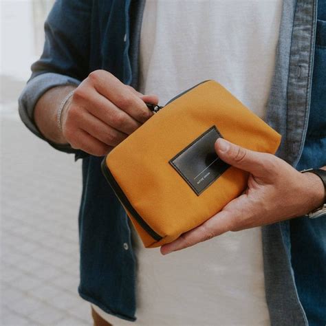Native Union Re-Classic MagSafe Card Wallet - Kraft