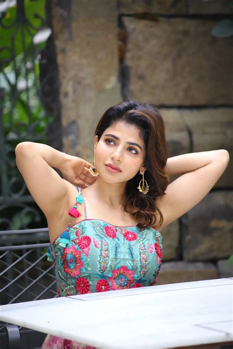 Iswarya Menon : స్పై మూవీ ప్ర‌మోష‌న్స్‌లో ఐశ్వ‌ర్య మీన‌న్ వ‌య్యారాలు ...