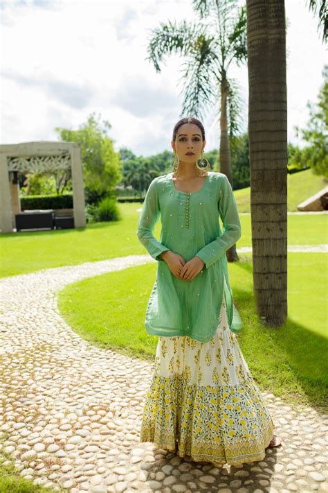 Keerthi Suresh in CHAAND GREEN YELLOW JAAL & BOOTI BLOCK PRINTED SHARA ...