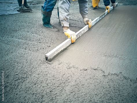 Concrete Leveler Usinga Trowel 的图像结果