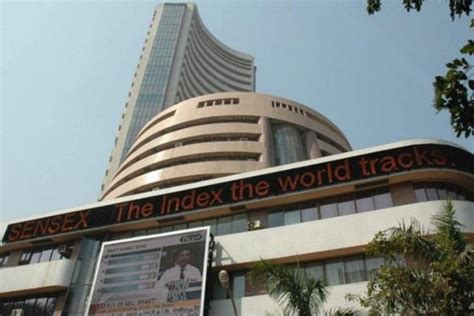 Stock in green despite FII sold shares in the company worth ₹ 256 Cr By ...