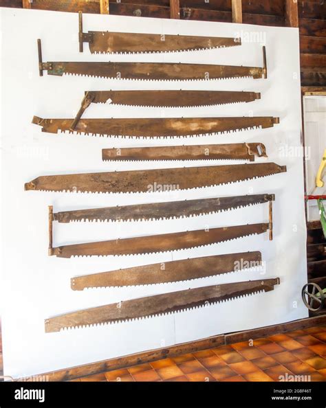 Two man saw hi-res stock photography and images - Alamy