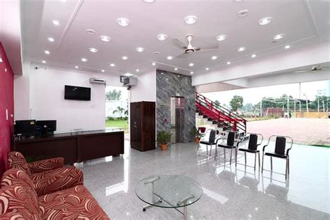 OYO 16551 ROYAL AAYOYJANAM HOTEL (Guramba) - Specialty Hotel Reviews ...