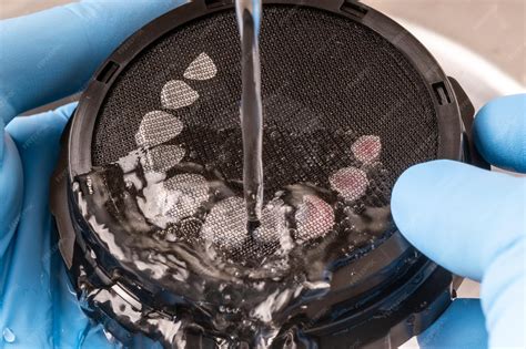 Premium Photo | Veneers cleaning for dental procedure.