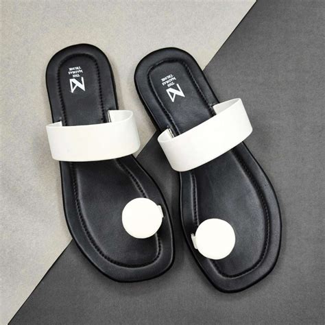 Eka Black White – The Madras Trunk