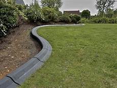 bordure de jardin en beton cette bordure de jardin en b 233 ton teint 233 noir bordure de jardin en beton cette bordure de jardin en b 233 ton teint 233 noir