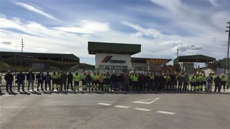 24 horas de huelga en la fábrica de Lloseta de Cemex | Actualidad ...