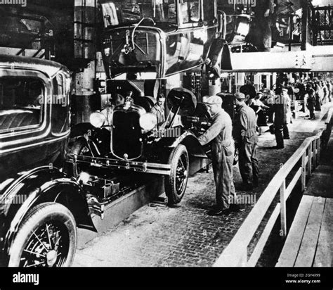 Ford Factory Assembly Line 的图像结果