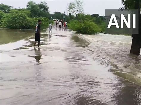 Rajasthan: Heavy rains in Dausa cause canals to overflow, relief teams ...