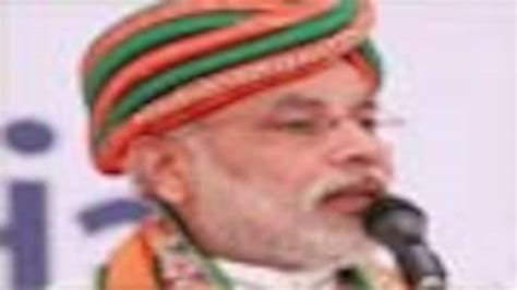 Narendra Modi blasts 'mute' PM, says both UPA and rupee have lost value ...