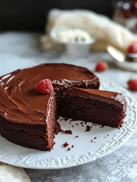 Irresistibly Fudgy Low Calorie Chocolate Cake