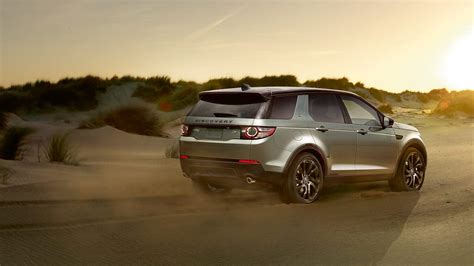 Explore the 2017 Land Rover Discovery Sport