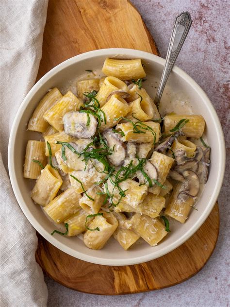 Mushroom Alfredo Pasta - Easy Homemade Mushroom Alfredo Sauce