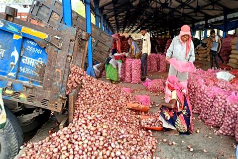 Onion Price Today per KG: चुनावी साल में खून के आंसू रुलाएगा प्याज ...