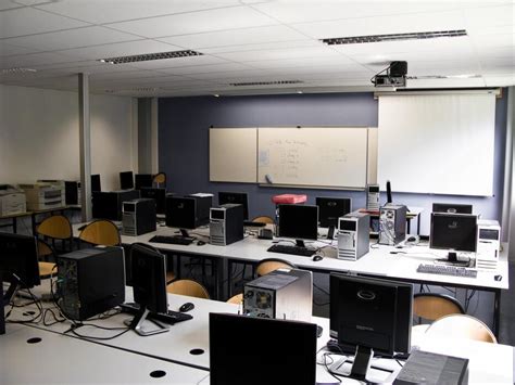 Computer Classroom 的图像结果