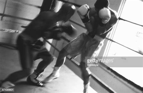 Boxing Black and White 的图像结果