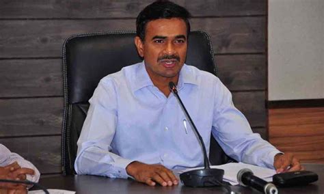 అవినీతి అధికారులు.. ఏసీబీ నుండి తప్పించుకోలేరు: డీజీ సీవీ ఆనంద్ ...