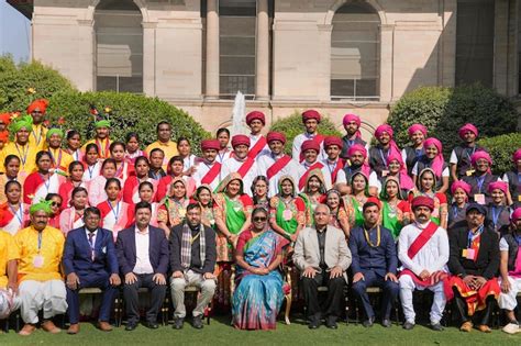 President Droupadi Murmu meets R-Day participants at Rashtrapati Bhavan ...