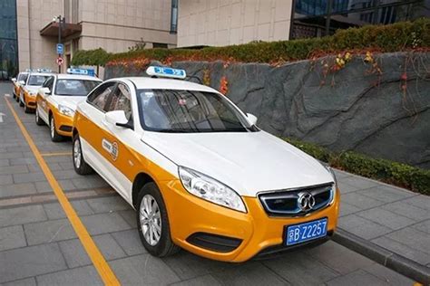 北京出租车选择换电车 换电风口再现？_电池
