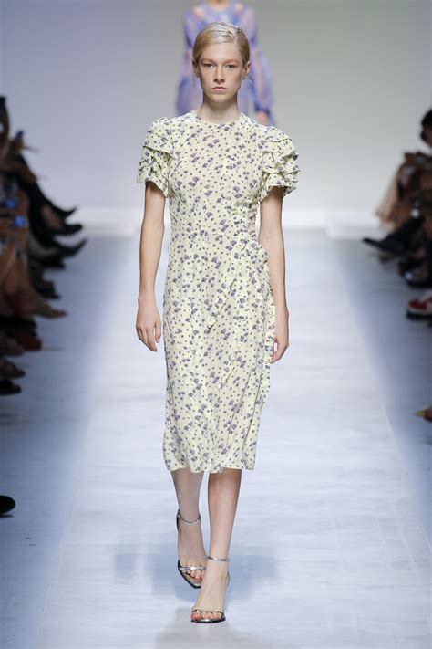 Hunter Schafer's feet