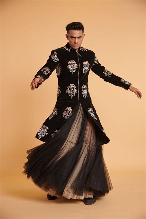 husn Noir ultra luxe aari booti traditional formal