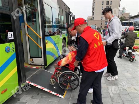 900台“低入口”公交助残，6名残疾人代表现场体验提意见_腾讯新闻
