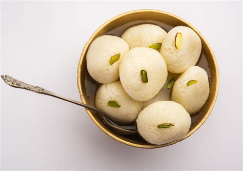Rosogolla Recipe: উৎসবের মরসুমে বাড়িতে বানিয়ে নিন রসগোল্লা! জানুন সহজ ...