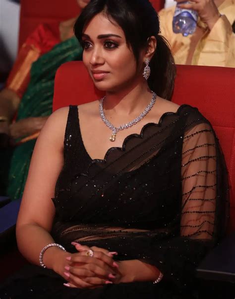 Nivetha pethuraj : దాస్ కా ధమ్కీ ప్రీ రిలీజ్ ఈవెంట్ లో బ్లాక్ శారీలో ...
