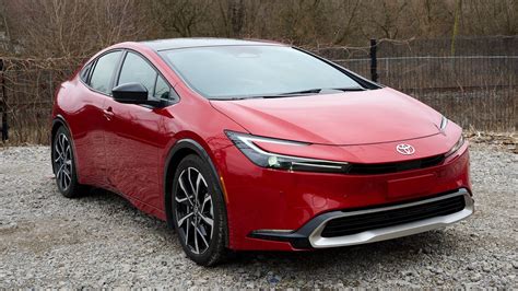 Elle Alder - Journalist Profile - Intelligent Relations